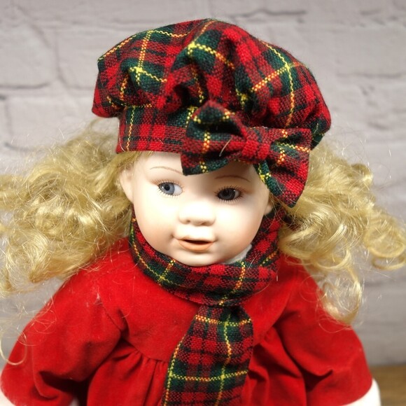 The Heritage Collection Vintage 1988 Porcelain Christmas Time Doll - Picture 2 of 8